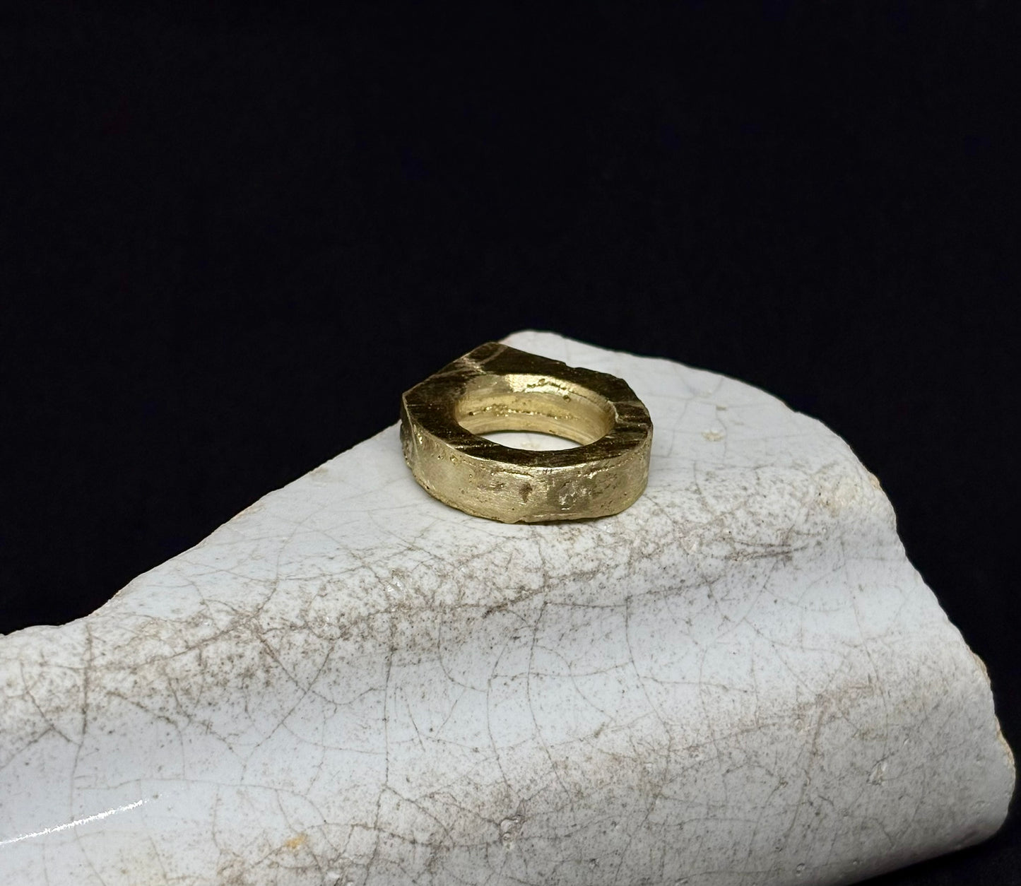 LUMEN brass and sapphire ring