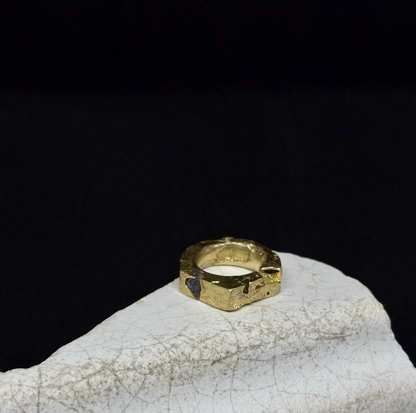 LUMEN brass and rough sapphire ring