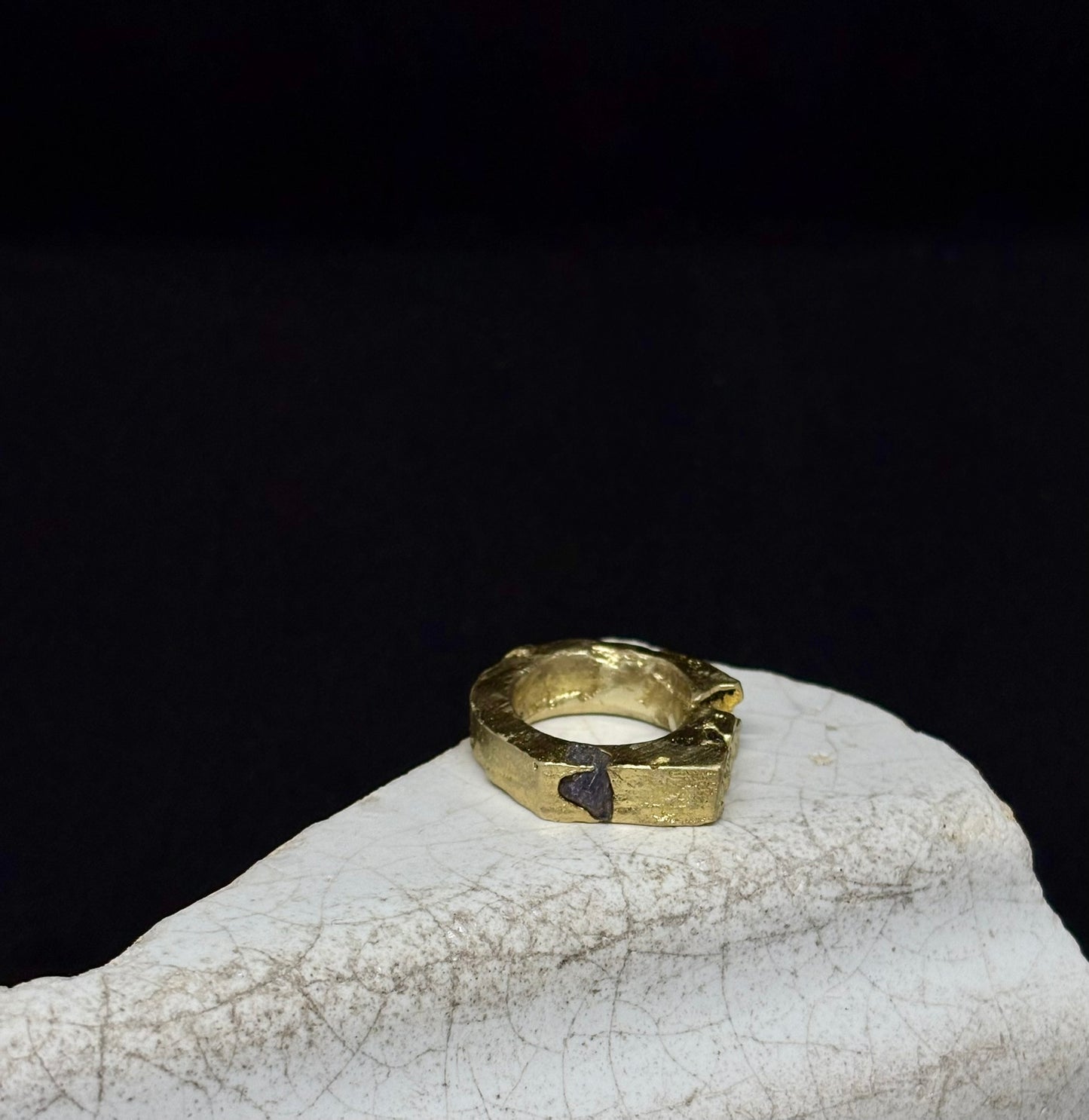 LUMEN brass and rough sapphire ring