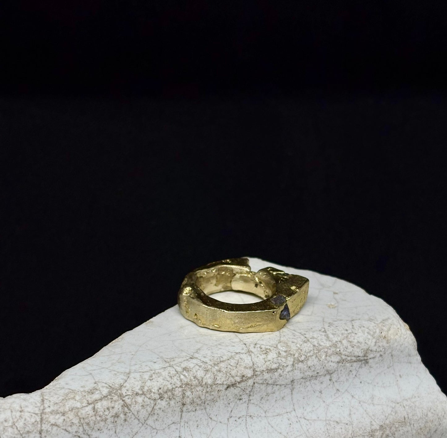 LUMEN brass and rough sapphire ring