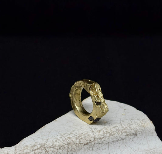LUMEN brass and rough sapphire ring
